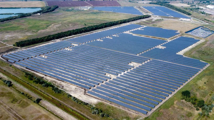 43 Megawatt leistet der Solarpark Kabai in Ungarn, den IBC Solar gebaut hat. Jetzt konzentriert sich das Unternehmen auch auf das Kraftwerksgeschäft in Polen. - © IBC Solar
