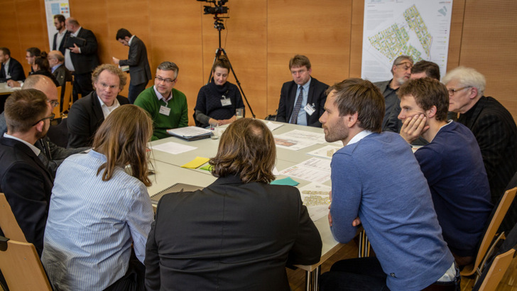 Ganz nah dran: In den Praxisforen bekommen die Teilnehmer nicht nur Berichte aus der Praxis. Sie können auch direkt bei den Referenten ihre Fragen loswerden.