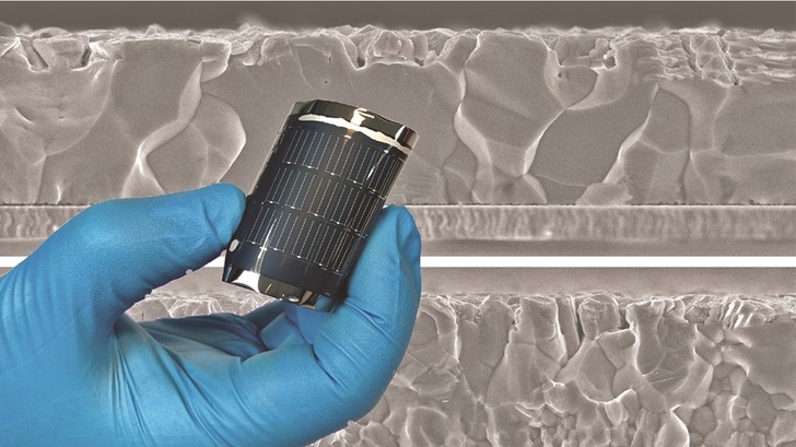 Flexible CIGS-Solarzellen bestehen aus sehr dünnen Schichten, darunter eine Verbindung aus den Elementen Kupfer, Indium, Gallium und Selen.