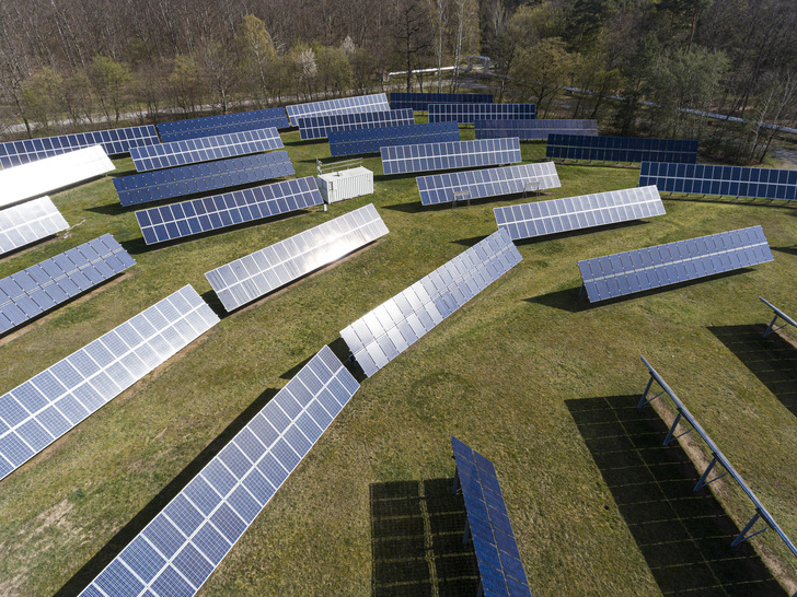 Das Solarfeld des Energy Lab 2.0 auf dem Campus Nord des KIT. - © KIT, Markus Breig
