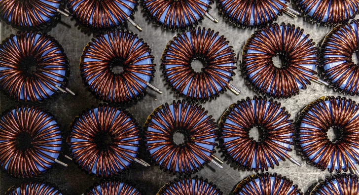 Diese Ringkerndrosseln sind für die neue Gen24-Generation der Wechselrichter von Fronius bestimmt. - © Foto: Fronius International
