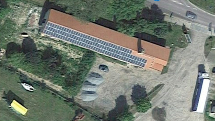 Die zum Verkauf stehende Anlage aus der Luft.