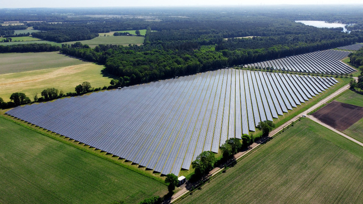 Belectric hat schon einige Solaranalgen in den Niederlanden gebaut. Jetzt kommen die nächsten vier Generatoren mit Low Carbon als Partner dazu.