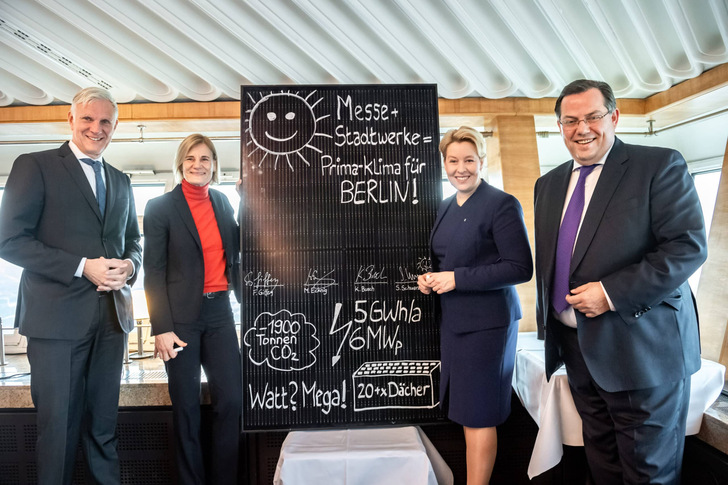 Besuch von der Regierenden Bürgermeisterin Franziska Giffey bei der Messe. - © Benjamin Pritzkuleit
