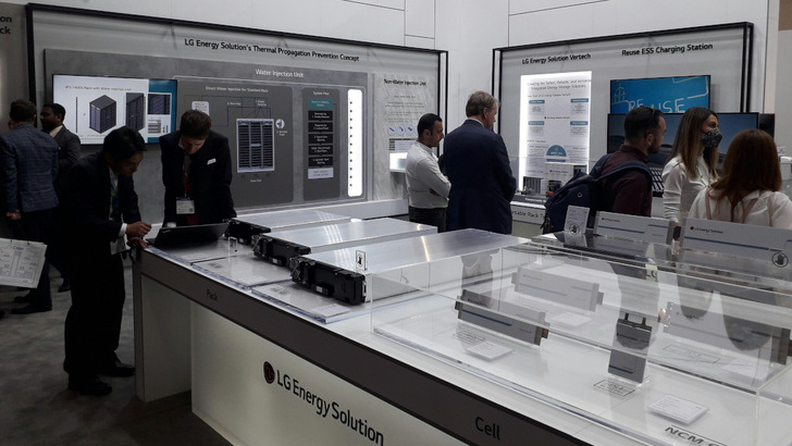 Die Anbieter der Speichersysteme kommen mit der Auslieferung kaum hinterher.