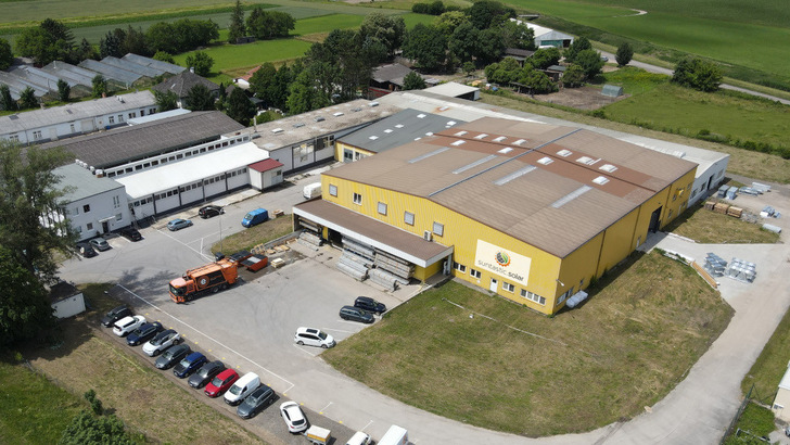 Von drei großen Lagern wie dieses hier in Spillern bei Wien, versorgt Suntastic bisher über 1.000 Solarteure in Österreich. Jetzt startet das Unternehmen mit der ersten Niederlassung in Deutschland.