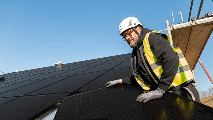 Ein Nadelöhr für die Energiewende sind die fehlenden Fachkräfte. - © Solarwatt

