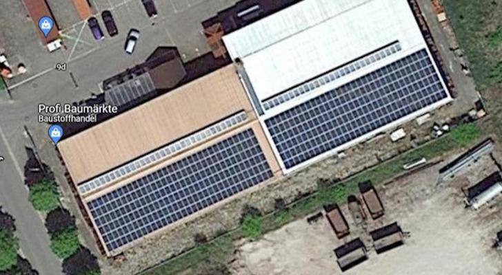 Das Solardach wurde 2012 angeschlossen und leistet 110,25 Kilowatt.