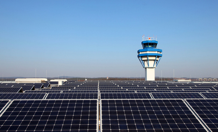 Auch der Flughafen Köln Bonn will grüner werden.