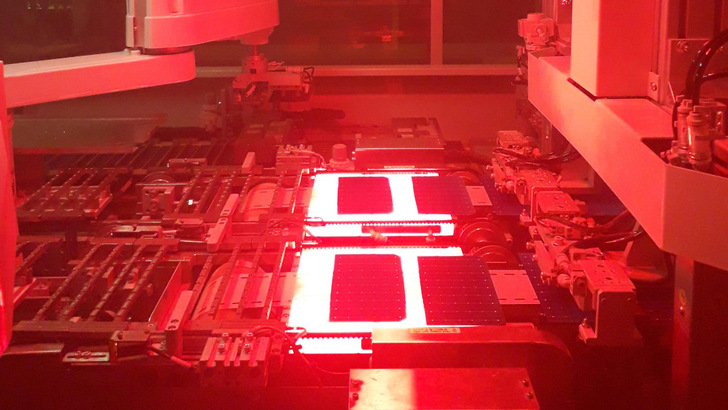 Die bisherigen Werke in Europa reichen nicht aus. Vor allem bei Solarzellen ist die Abhängigkeit von Asien sehr hoch.