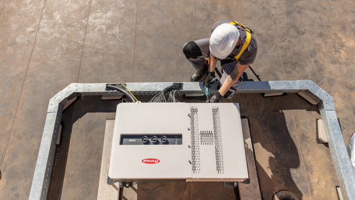 Den Gewerbewechselrichter Tauro wird es auch als 30-Ampere-Variante geben.