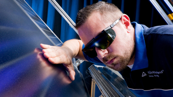 Die Solarbranche braucht Fachkräfte. Das merken die Ausbildungsanbieter deutlich.