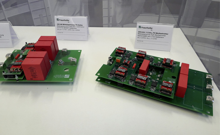 Das Fraunhofer ISE stellte neue Lösungen für effiziente Wechselrichter mit SiC-Bauelementen vor. - © Foto: Heiko Schwarzburger
