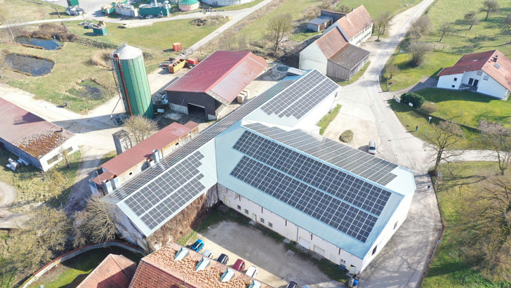 Das schlüsselfertige Solardach in Bayern steht zum Verkauf.