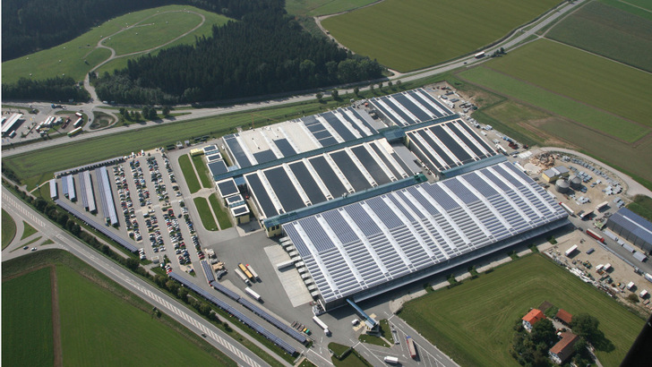 Schletter produziert längst nicht mehr nur in Haag in Oberbayern. Das Unternehmen hat auch eine Produktion in China und baut eine weitere in der Türkei auf.