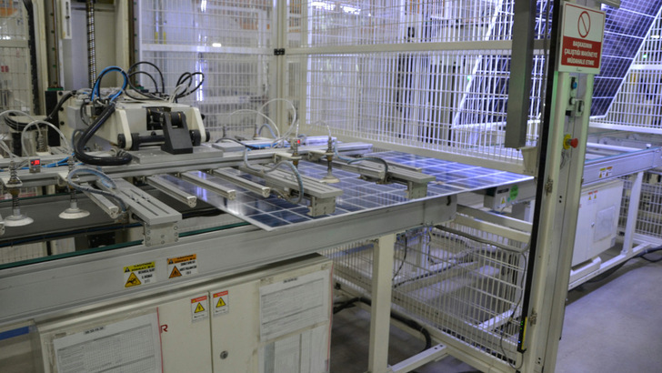 Holosolis wird in der neuen Fabrik jedes Jahr zehn Millionen Solarmodule herstellen