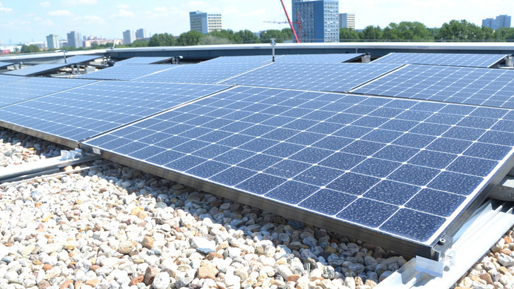 Wie können mehr Flachdächer optimal für die Solaranlage genutzt werden? Antworten geben die Referenten unseres Webinars. - © Velka Botička
