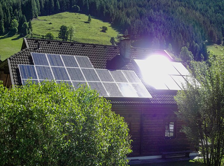 Blendung durch Solarmodule muss der Nachbar unter Umständen hinnehmen. - © Foto: Zehndorfer
