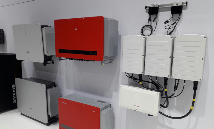 Wechselrichter für gewerbliche Anlagen dominierten in diesem Jahr auffallend, hier bei Krannich Solar.