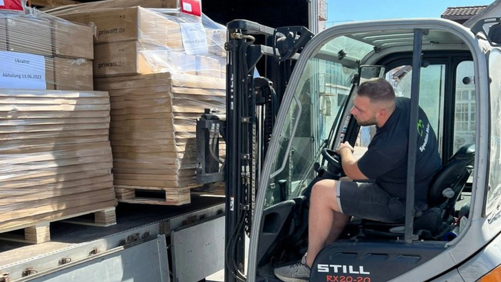 Die Solaranlagen wurden verladen und sind jetzt auf dem Weg in die Ukraine