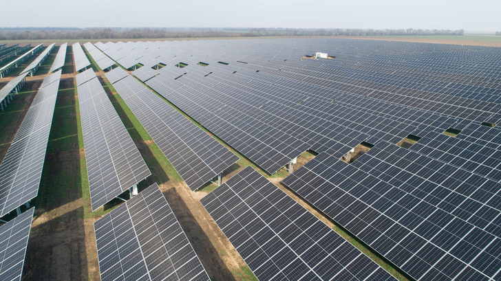 120 Megawatt: Im Burgenland entsteht derzeit der größte Solarpark Österreichs. - © Schletter Group
