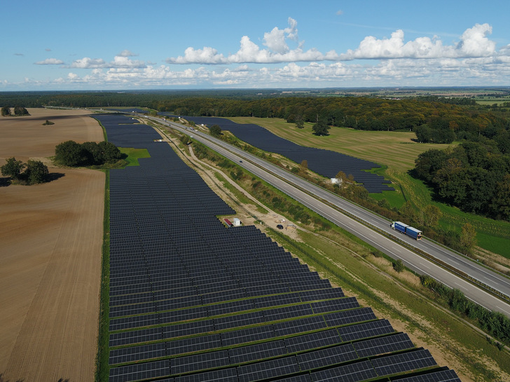 Ein Solarpark von Vattenfall. - © Vattenfall
