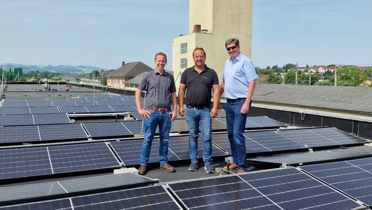 Mit der neuen Anlage auf dem Dach der Niederlassung in St. Valentin baut Lagerhaus seine Solarstromproduktion weiter aus. - © Lagerhaus Amstetten
