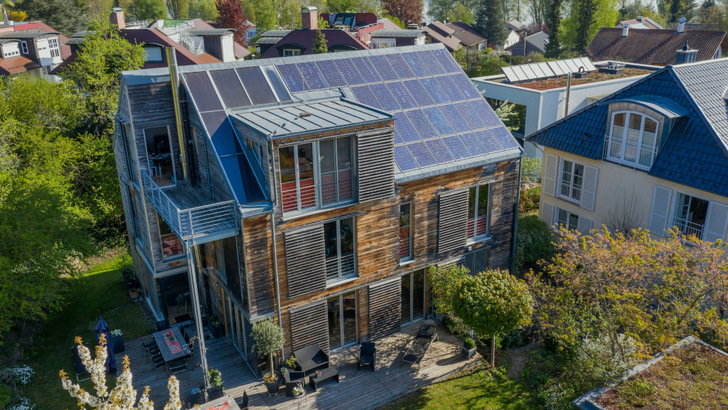 Sieht man immer öfter: ein solares Wohnhaus in Radolfzell. - © Plattform EE BW/Kuhnle und Knödler
