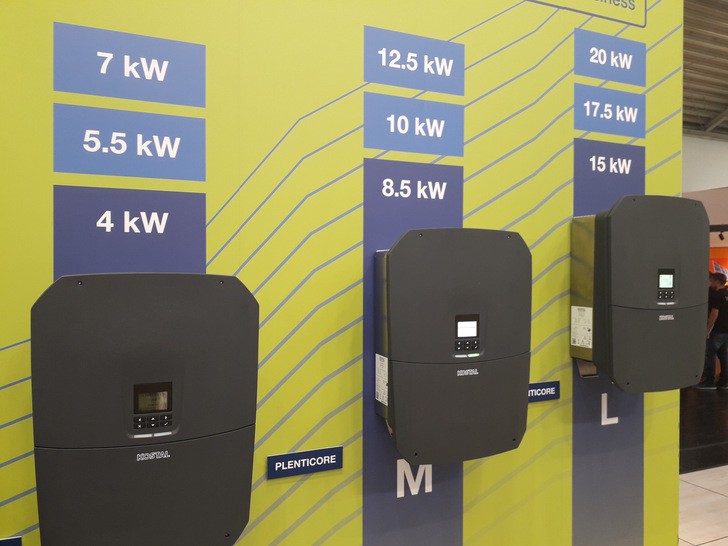 Kostal hat auf der diesjährigen Intersolar auch schon einen Blick in die Zukunft gewagt. Die neuen Plenticore-Geräte der dritten Generation werden bald verfügbar sein.