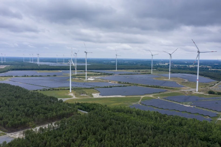 Im Solarpark Klettwitz Süd sind seit Oktober 2022 rund 80 Megawatt installierte Leistung in Betrieb. - © GP Joule, Jörn Lehmann
