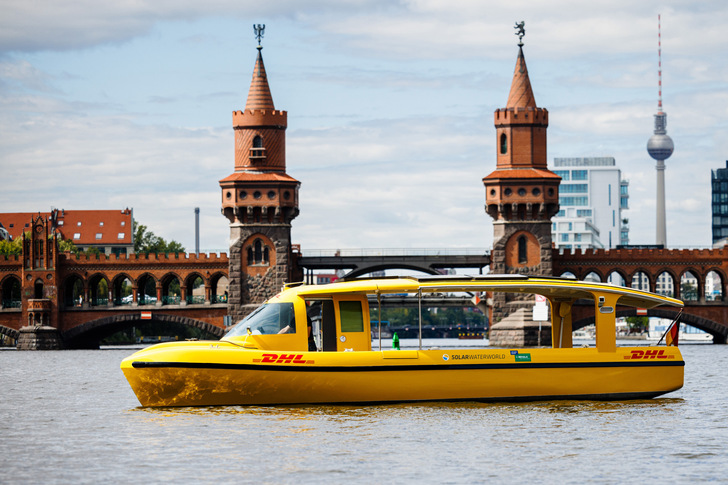 Seit Oktober 2022 ist das Solarboot der Deutsche Post DHL bereits im Dienst. - © Deutsche Post DHL, Jens Schlueter
