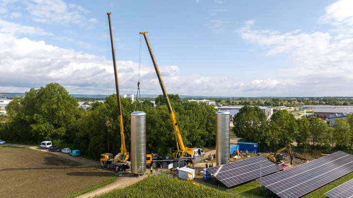 Das Wärmepumpensystem wird ins Nahwärmenetz integriert.