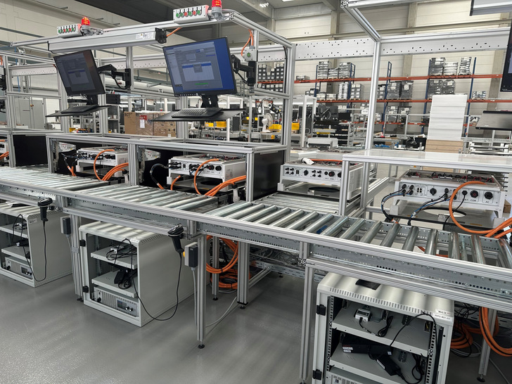 Neue Giga-Fab liefert 5.000 Hybridwechselrichter pro Monat.