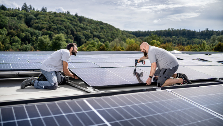 Baywa r.e. Solar Solutions GmbH plant und baut schlüsselfertige Anlagen für B2B Kunden. - © Steffen Burger
