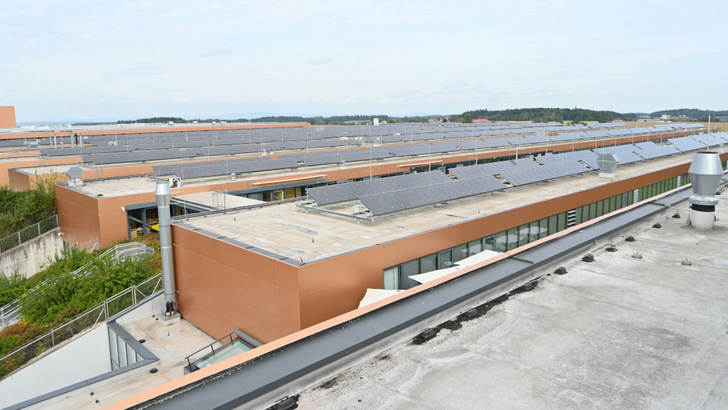 Die neuen Produktionshalle bei Fronius ist in Betrieb.