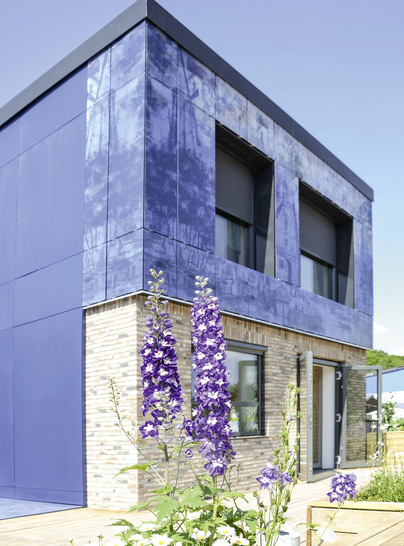 Ästhetik spielt in der BIPV eine große Rolle. Sie ist aber teuer. Dank der Sonnenenergie und eines cleveren ­Energiekonzepts werden selbst solche hochwertigen Ansätze wirtschaftlich.