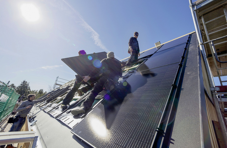 Beim Indachsystem wurden Module der Solarfabrik aus Freiburg verbaut. - © Foto: Anja Bäcker
