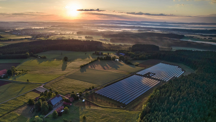 Auch in Deutschland nimmt Amazon immer mehr Ökostrom aus Solarparks ab. - © Enno Kapitza
