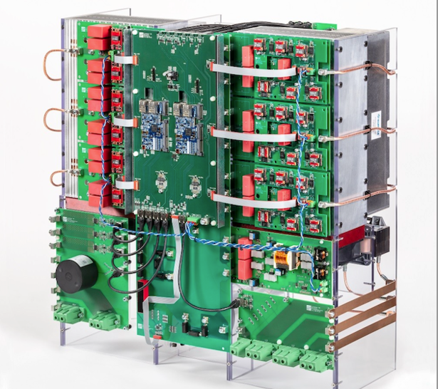 Der vom Fraunhofer ISE entwickelte Wechselrichter ermöglicht der Photovoltaik den Sprung von der Nieder- in die Mittelspannung.