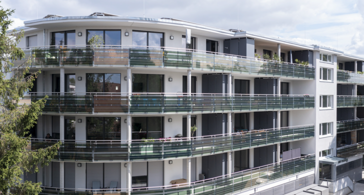 ASCAs erste Glasbalustraden in einem gewerblichen Wohngebäude in Möhringen. - © ASCA
