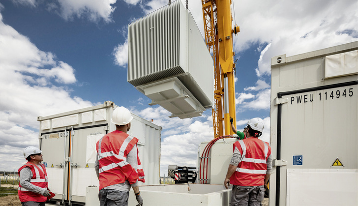 Netzanschluss des Solarparks Werneuchen der EnBW im Sommer 2020.