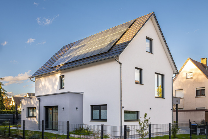 Nach Berechnungen des KIT könnten sich mehr als die Hälfte der Einfamilienhäuser vollständig selbst mit Energie versorgen. - © Markus Breig, KIT
