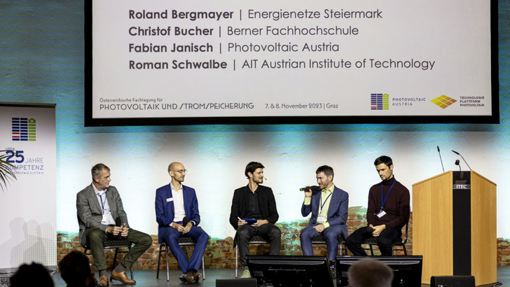 Wie dick müssen die Kabel der Zukunft sein: Roland Bergmayer von Energienetze Steiermark, Fabian Janisch von PV Austria, Christof Bucher von der Berner FH und Roman Schwalbe vom AIT (v.l.n.r., in der Mitte Moderator Armin Knöbl) diskutieren, welcher Netzausbau in Österreich notwendig ist.