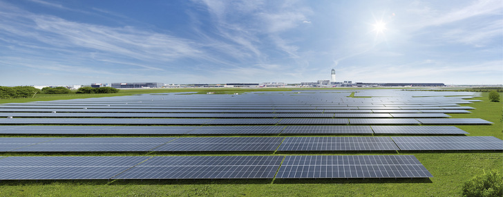 Der Bau des Solarparks am Wiener Flughafen war mit vielen Herausforderungen gespickt. Die Flughafengesellschaft hat sie alle gemeistert. - © Foto: Flughafen Wien AG
