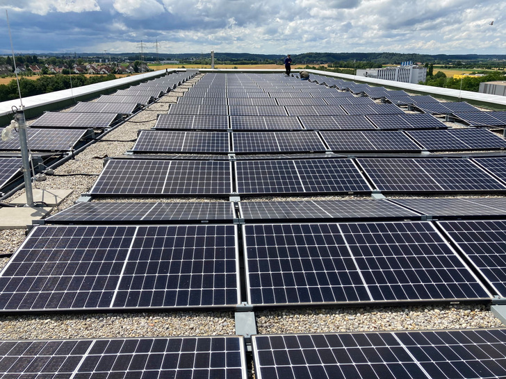 Der TÜV Süd hat an über 50 Dächern im Jahr 2023 einen Solarcheck durchgeführt. - © TÜV Süd
