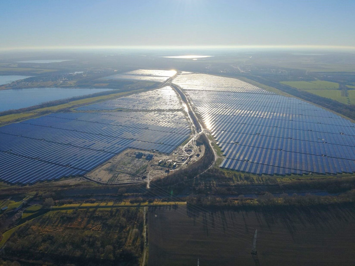 Der nicht staatlich geförderte Solarpark in Witznitz verfügt über 650 Megawatt Leistung. - © Move On Energy
