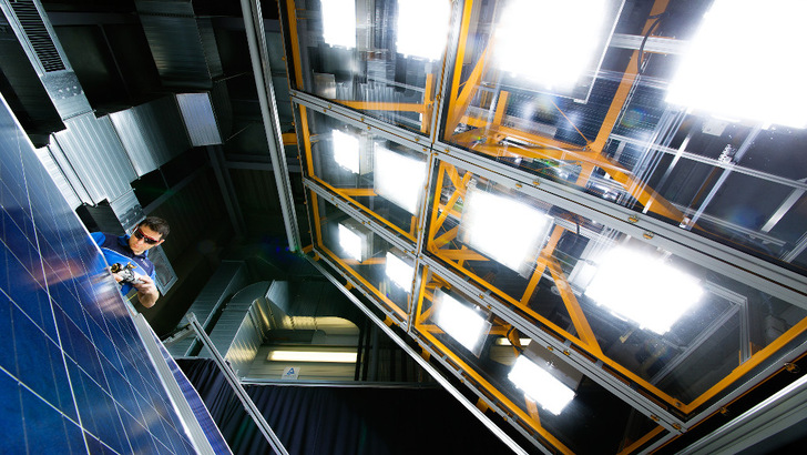  Modultest beim TÜV Rheinland in Köln.