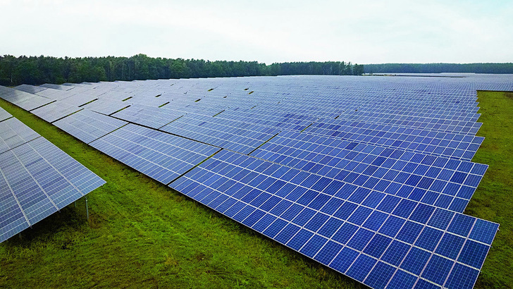 Der Solarpark leistet zwölf Megawatt. Er ging im November 2023 ans Netz. - © Gasag
