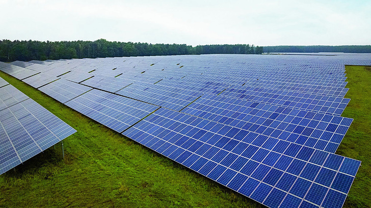  Der Solarpark leistet zwölf Megawatt. Er ging im November 2023 ans Netz.