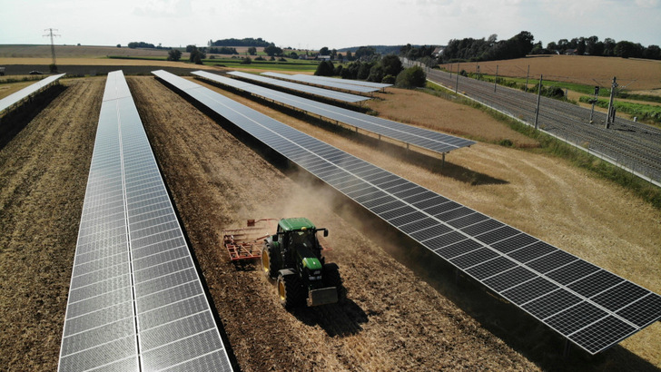 Nachführsystem von Schletter in einer Anlage für Agri-PV in Süddeutschland. - © Doppelernte
